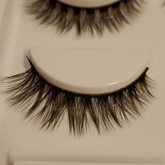 Lashes - Picture 2 of 3